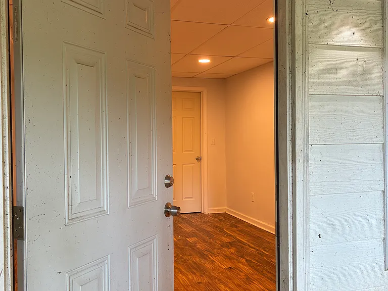 140 Riverdale Dr — Photo 3