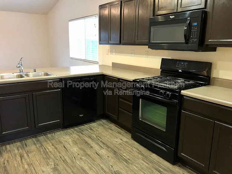 5886 E Fillmore Ave — Photo 2