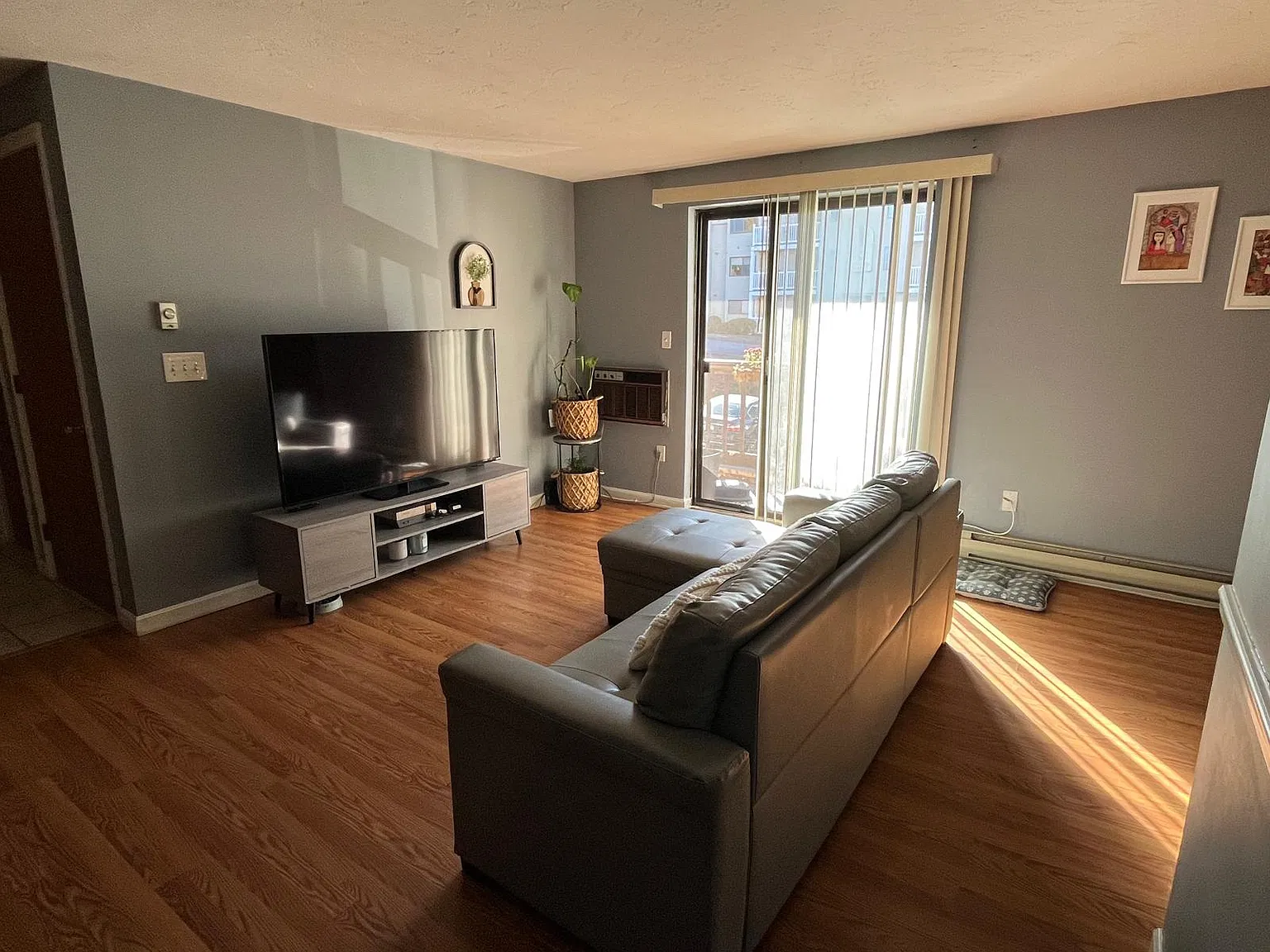 2 bed, 878 sqft, $1,900 — Photo 4