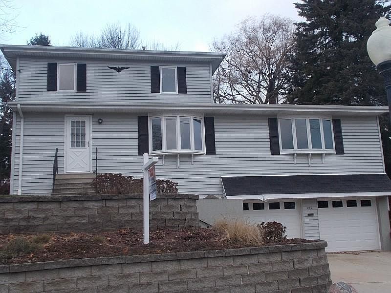 1st image of 216 Leavens Ave