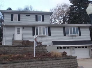 216 Leavens Ave, Sheboygan Falls, WI 53085
