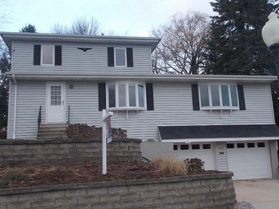 216 Leavens Ave, Sheboygan Falls, WI, 53085