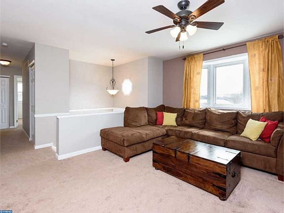 5th image of 15 Hillcrest Dr