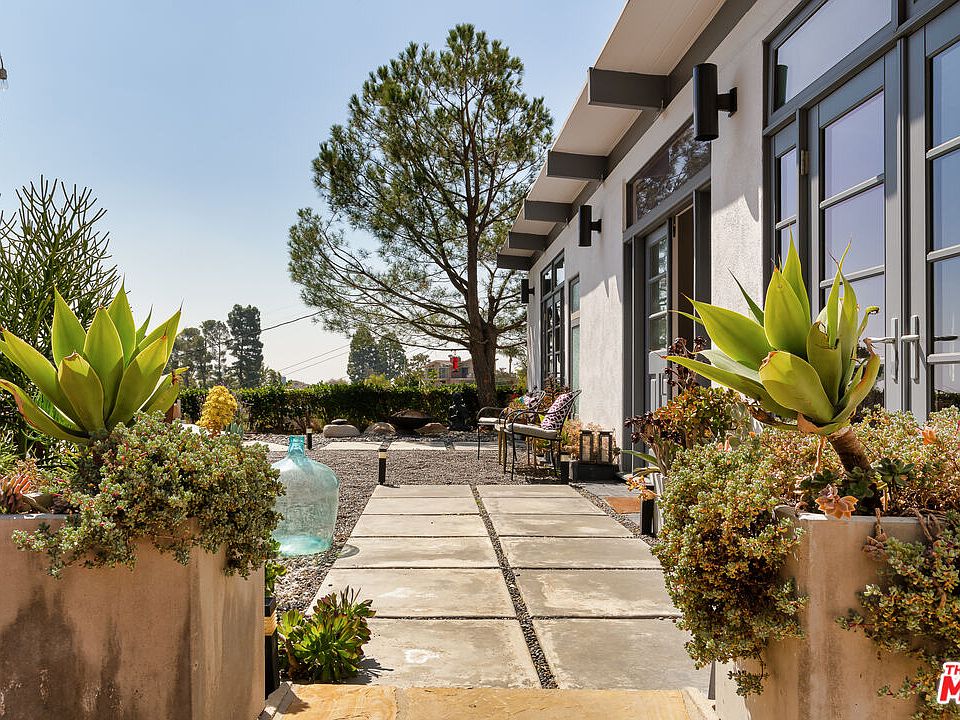 1st image of 7107 Pacific View Dr