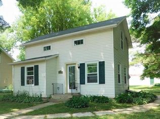 718 W 2nd St, Waldo, WI 53093