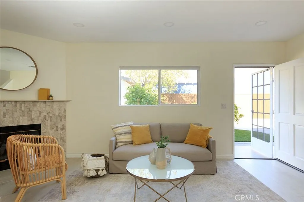 1 bed, 750 sqft, $3,200 — Photo 2