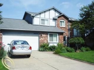 29848 White Hall Dr, Farmington Hills, MI