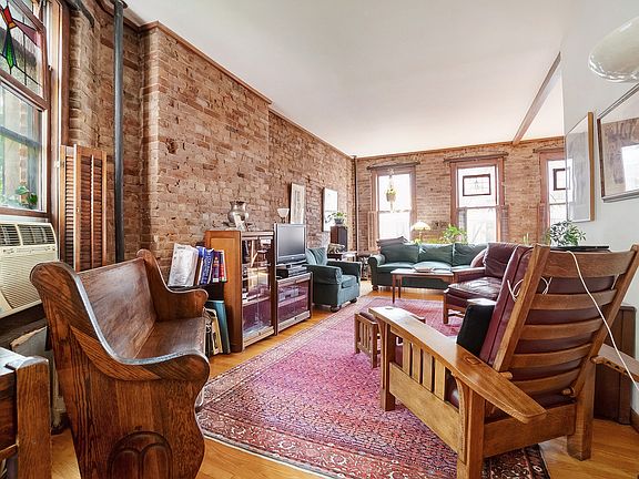 3rd image of 249 E 7th St APT 11