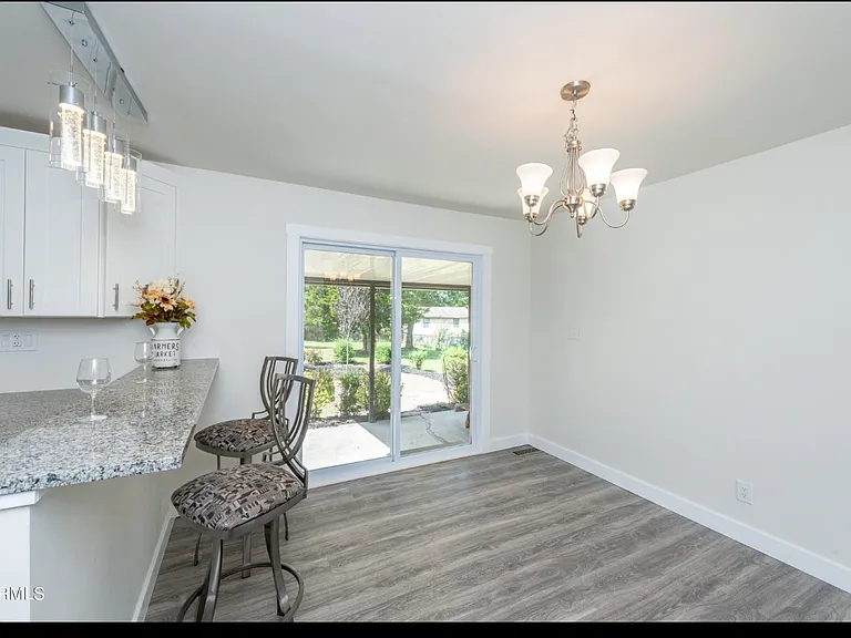 5909 Adelia Dr — Photo 17