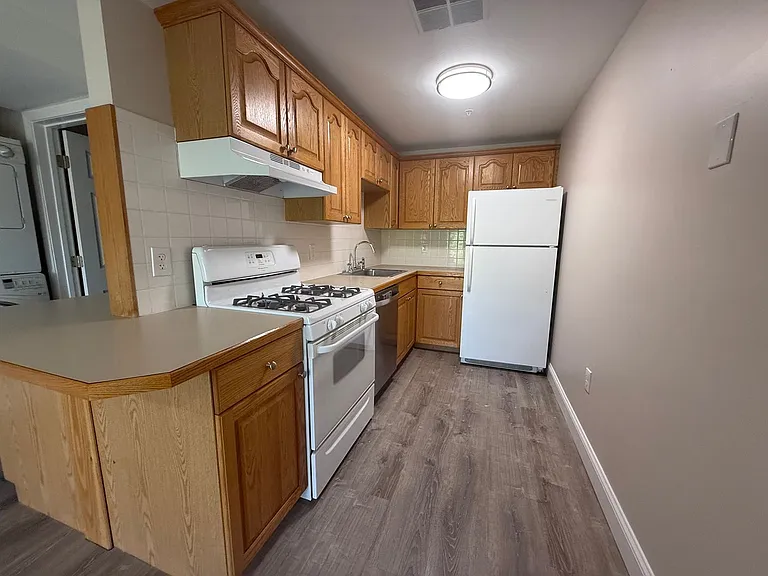 Pondsview Apartments — Photo 46