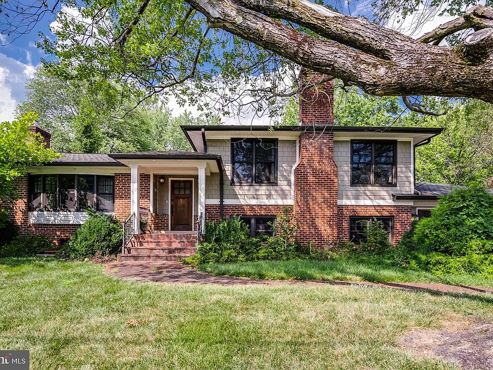 1st image of 605 Manor Dr NE