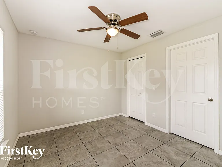 912 SW Trafalgar Pkwy — Photo 12