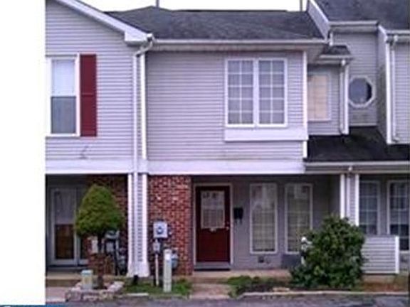 2nd image of 119 Lake Arrowhead Cir
