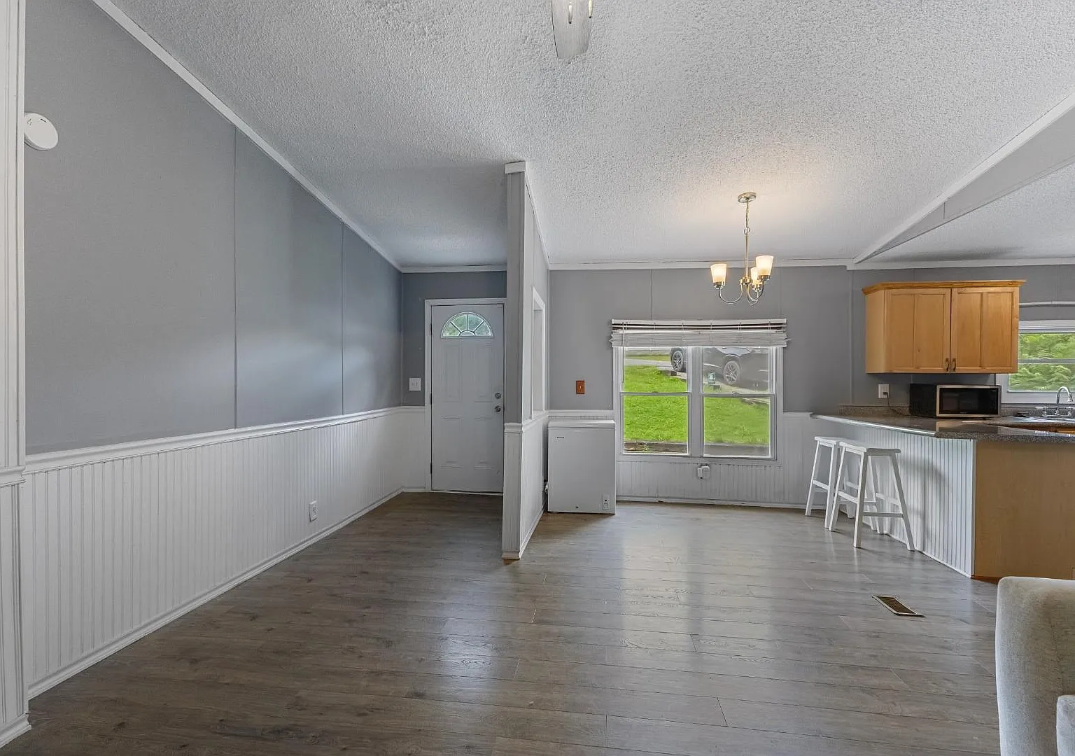 1022 Dogwood Ln — Photo 2