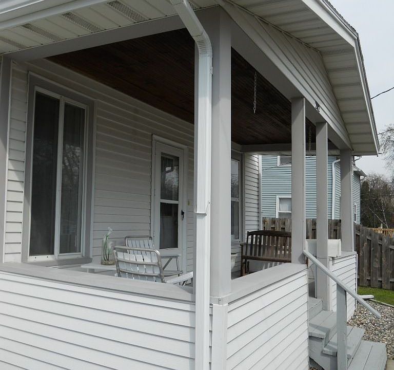 1st image of 202 6th Ave S