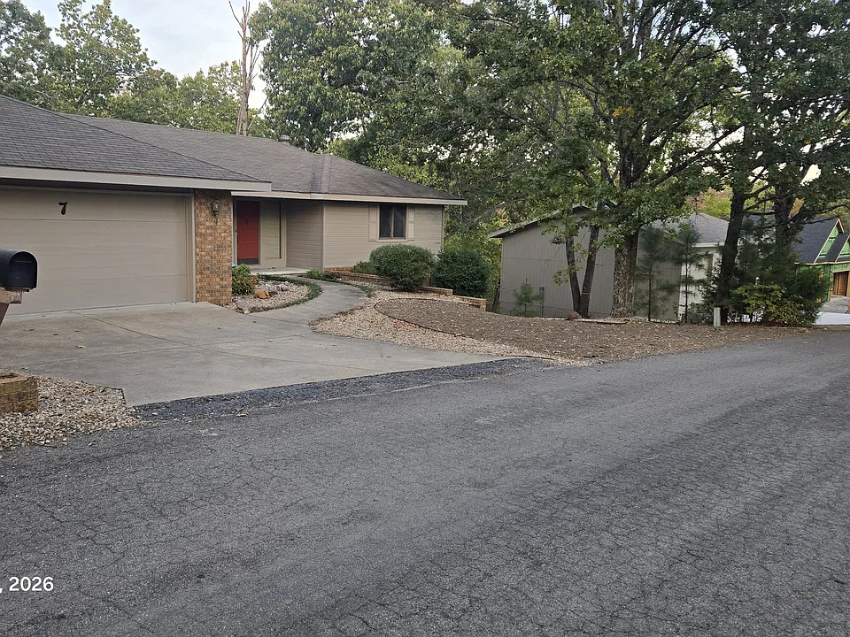 7 Angus Ln