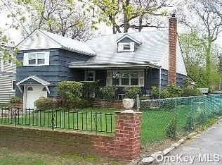 66 Frost Pond Rd, Glen Cove, NY 11542