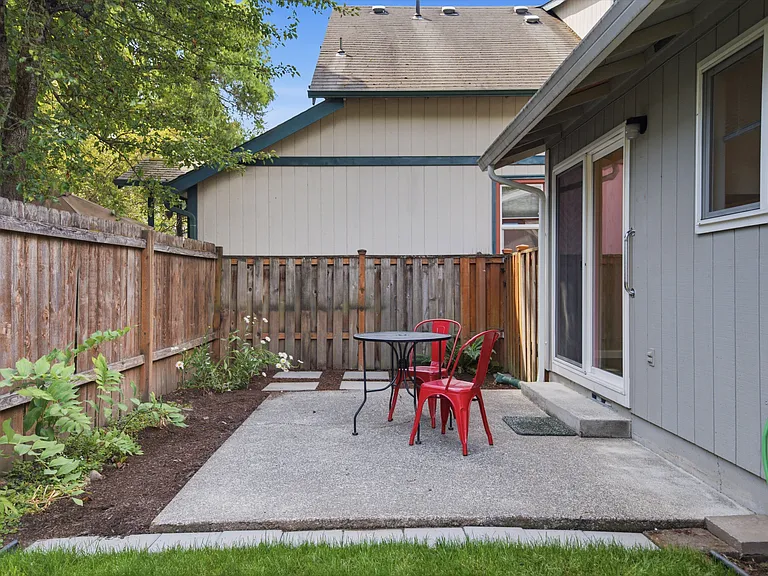8002-8004 SE 25th Ave — Photo 20