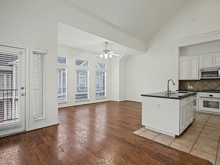 2416 Charleston St #A — Photo 2