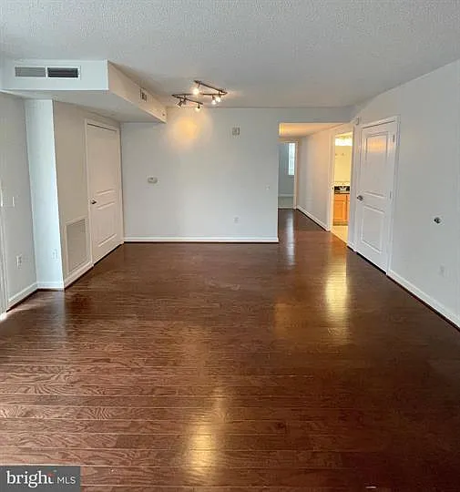 880 N Pollard St #605 — Photo 8