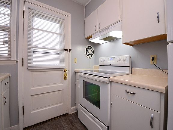 4th image of 220 N 32nd Ave APT 2