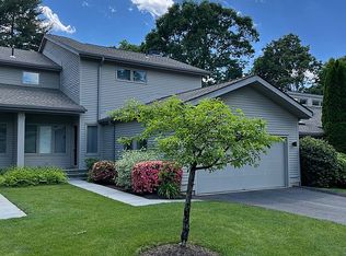 2 Boxwood Cir, Avon, CT 06001