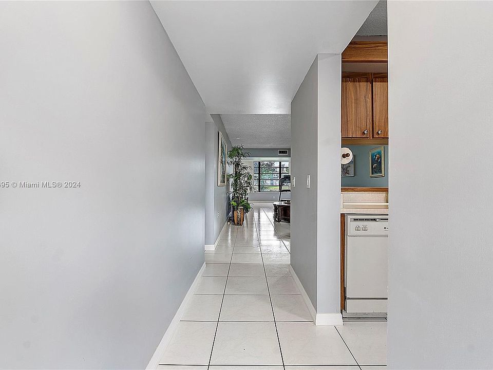 22 Whitehall Pine Islnd Ridge Condominiums 1713 Whitehall Dr Fort
