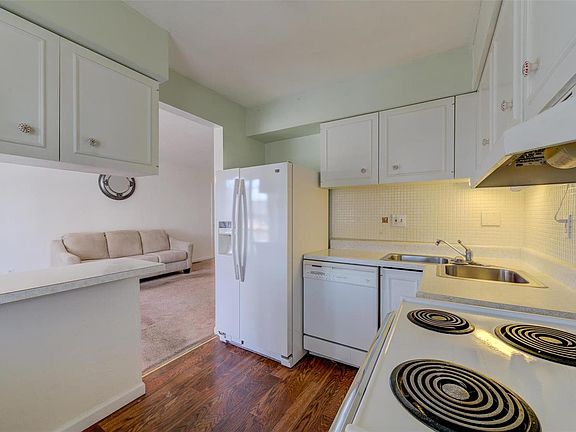 4th image of 3181 Carefree Ln APT B