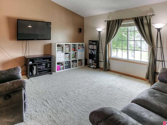 4th image of 609 Rosewood Ave
