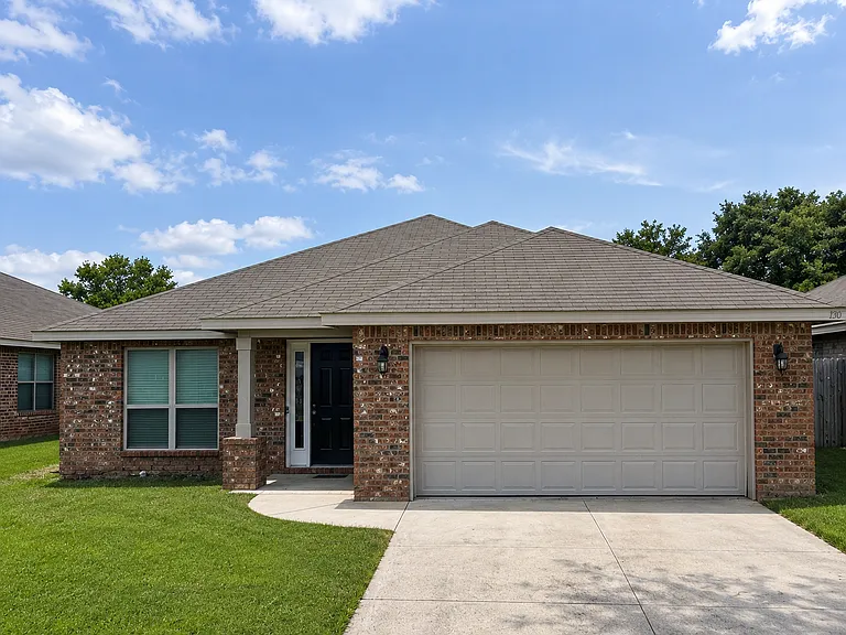1307 Fairlawn Dr — Photo 1