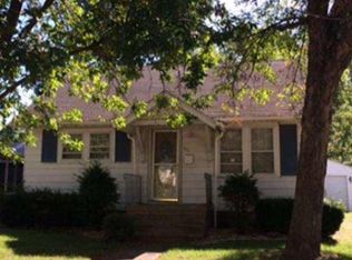 611 14th St, Charleston, IL 61920