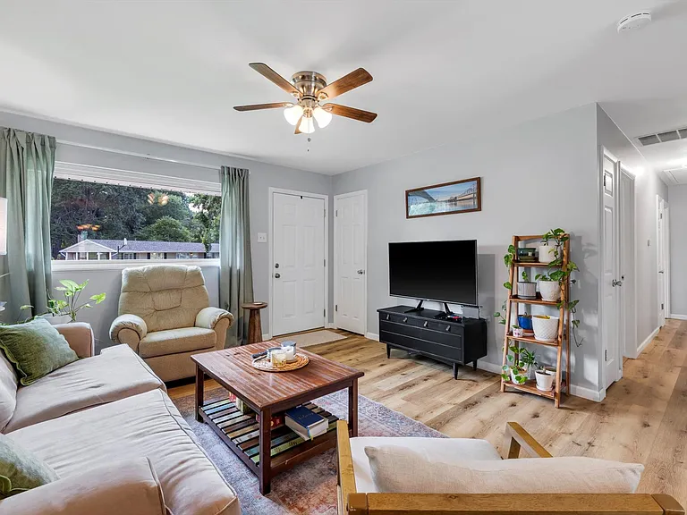 322 Spring Meadows Dr — Photo 8