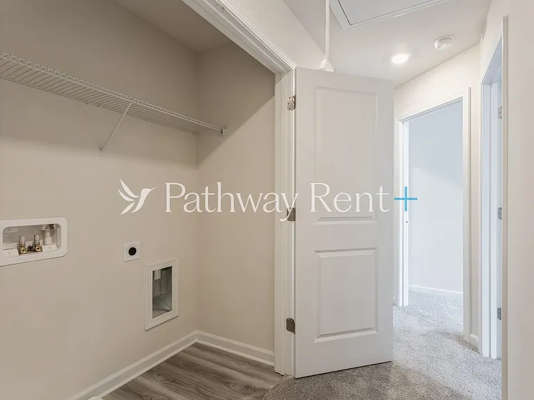 608 Mackenzie Cv — Photo 18