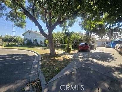 2nd image of 5746-5748 Rocket St