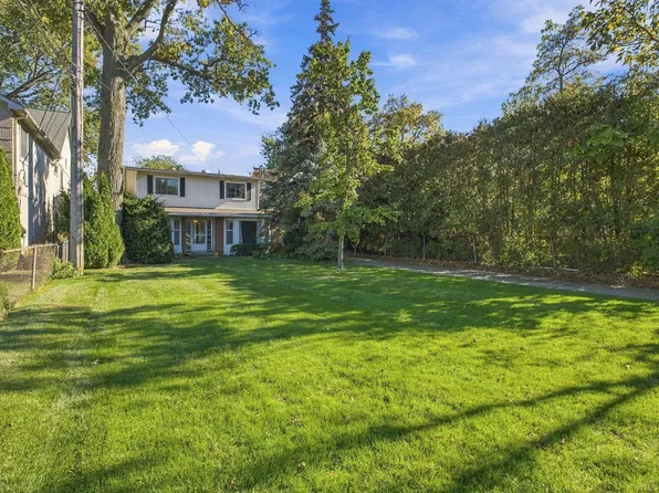 33616 Jefferson Ave, Saint Clair Shores, MI 48082
