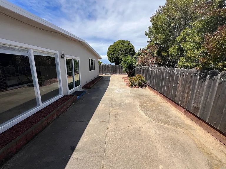 1845 Ord Grove Ave — Photo 21