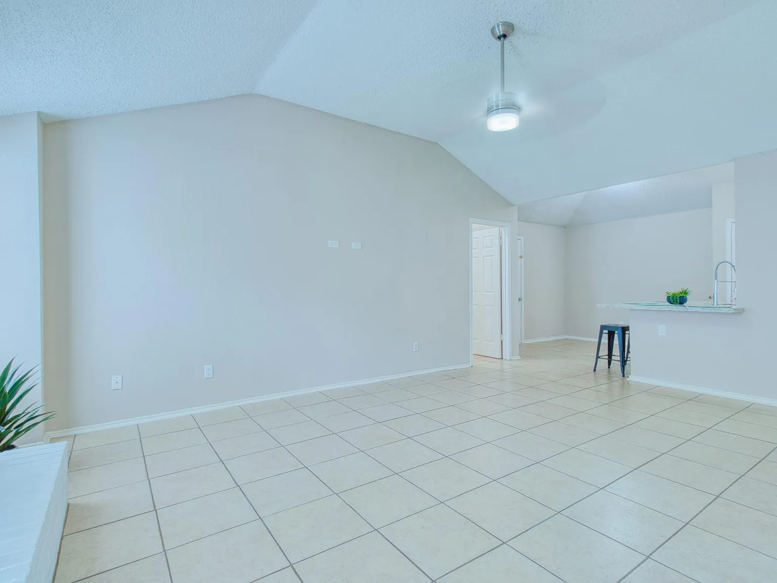 2 bed, 2.0 bath, 1052 sqft, $1,500 — Photo 2