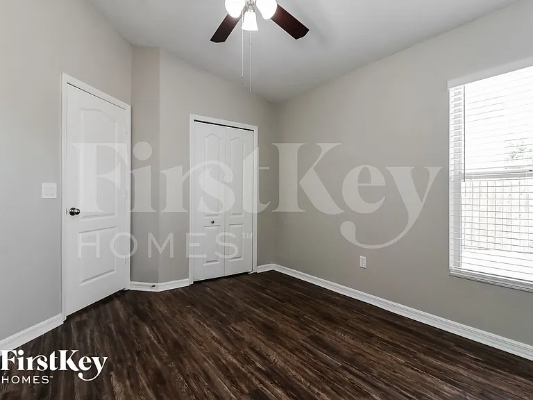 905 Lake Shore Ranch Dr — Photo 9