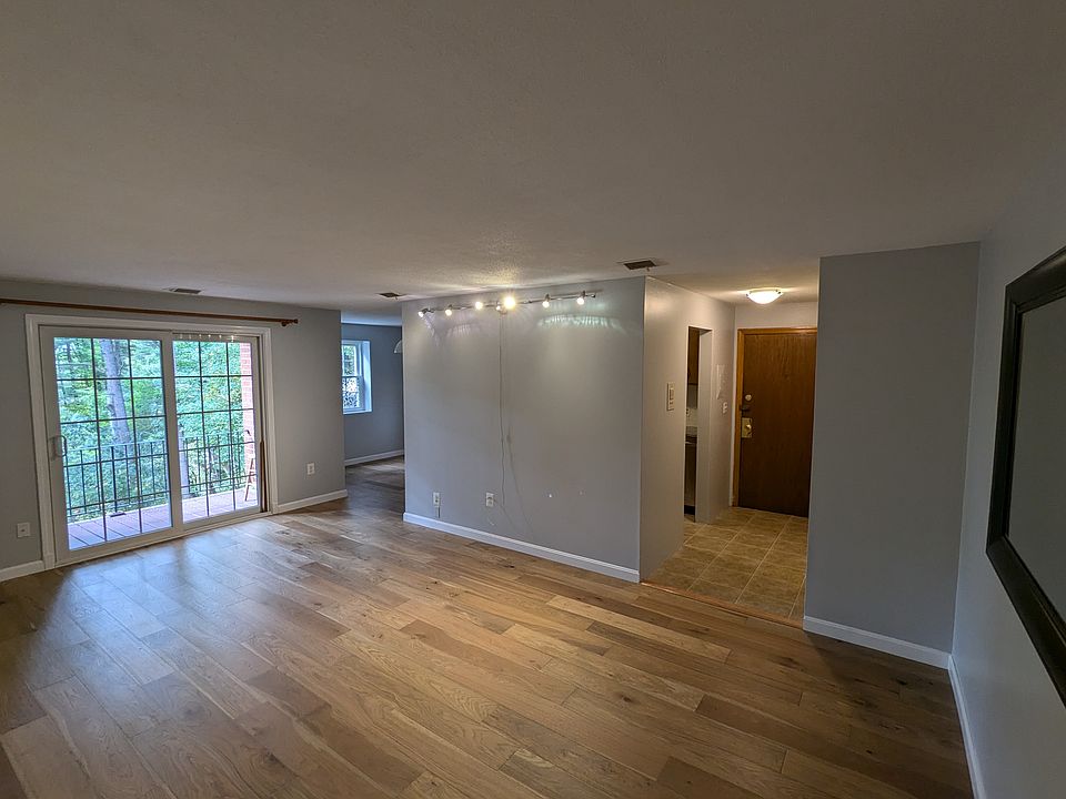 1st image of 2 Louisburg Sq APT 8