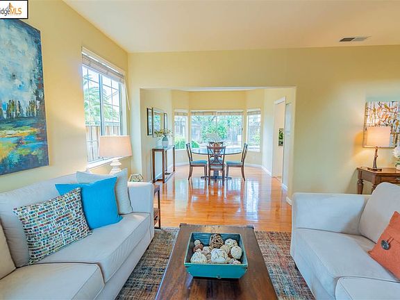 4th image of 915 Crescent Dr
