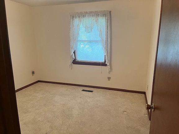 4th image of 26970 Chestnut Hill Way