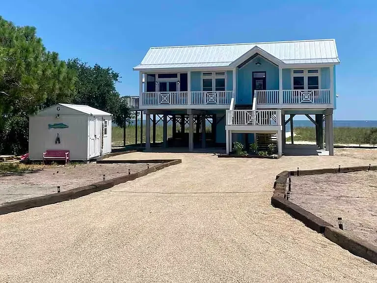 1161 Alligator Dr — Photo 2