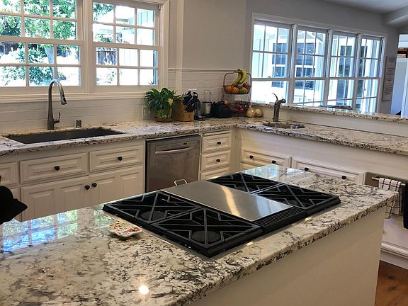 Stovetop with large built-in griddle and overhead fan / light