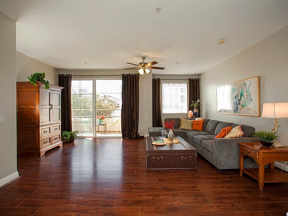3rd image of 601 N Serrano Ave Suite 101