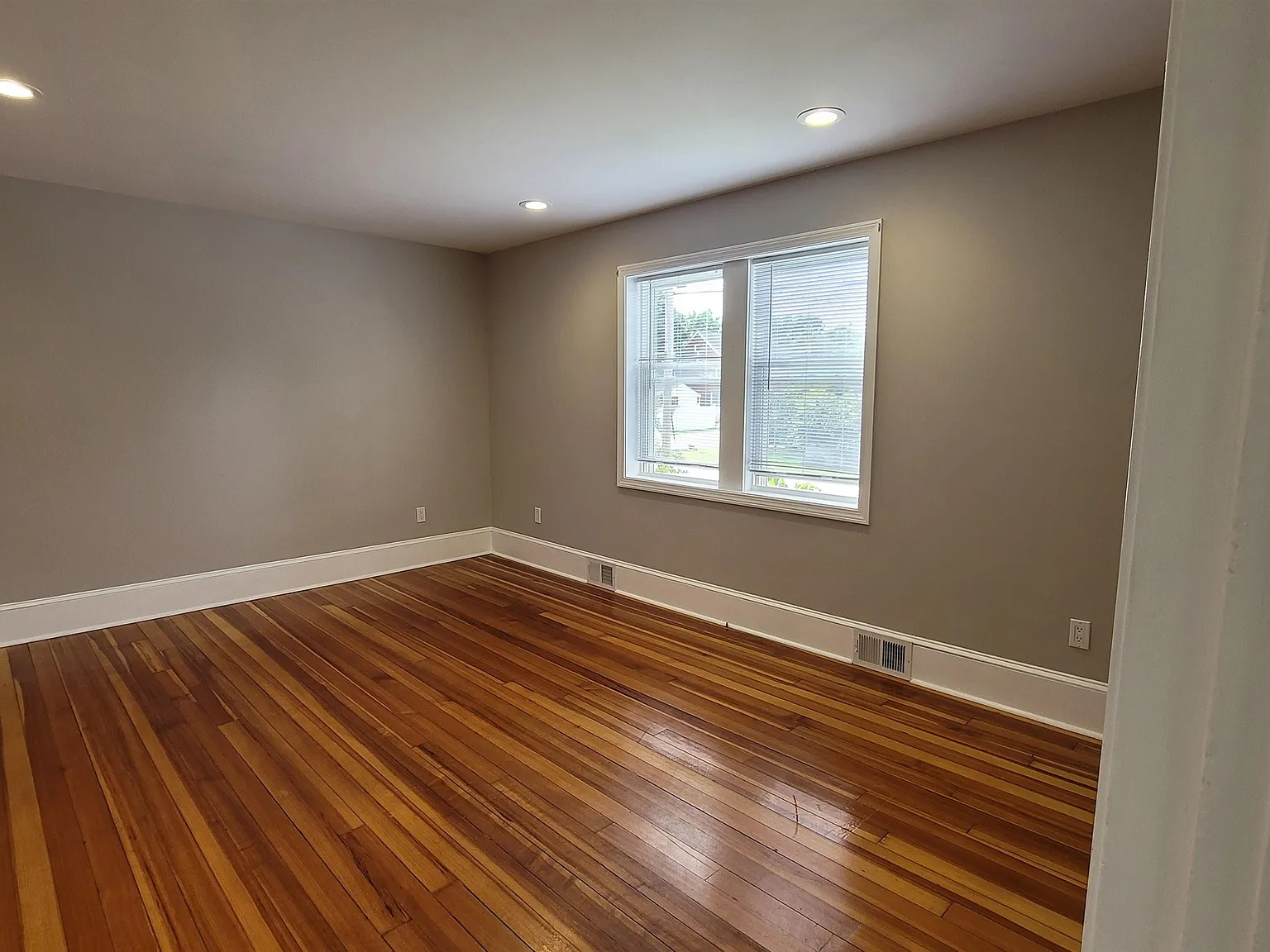 3 bed, 1.5 bath, 1475 sqft, $2,900 — Photo 4