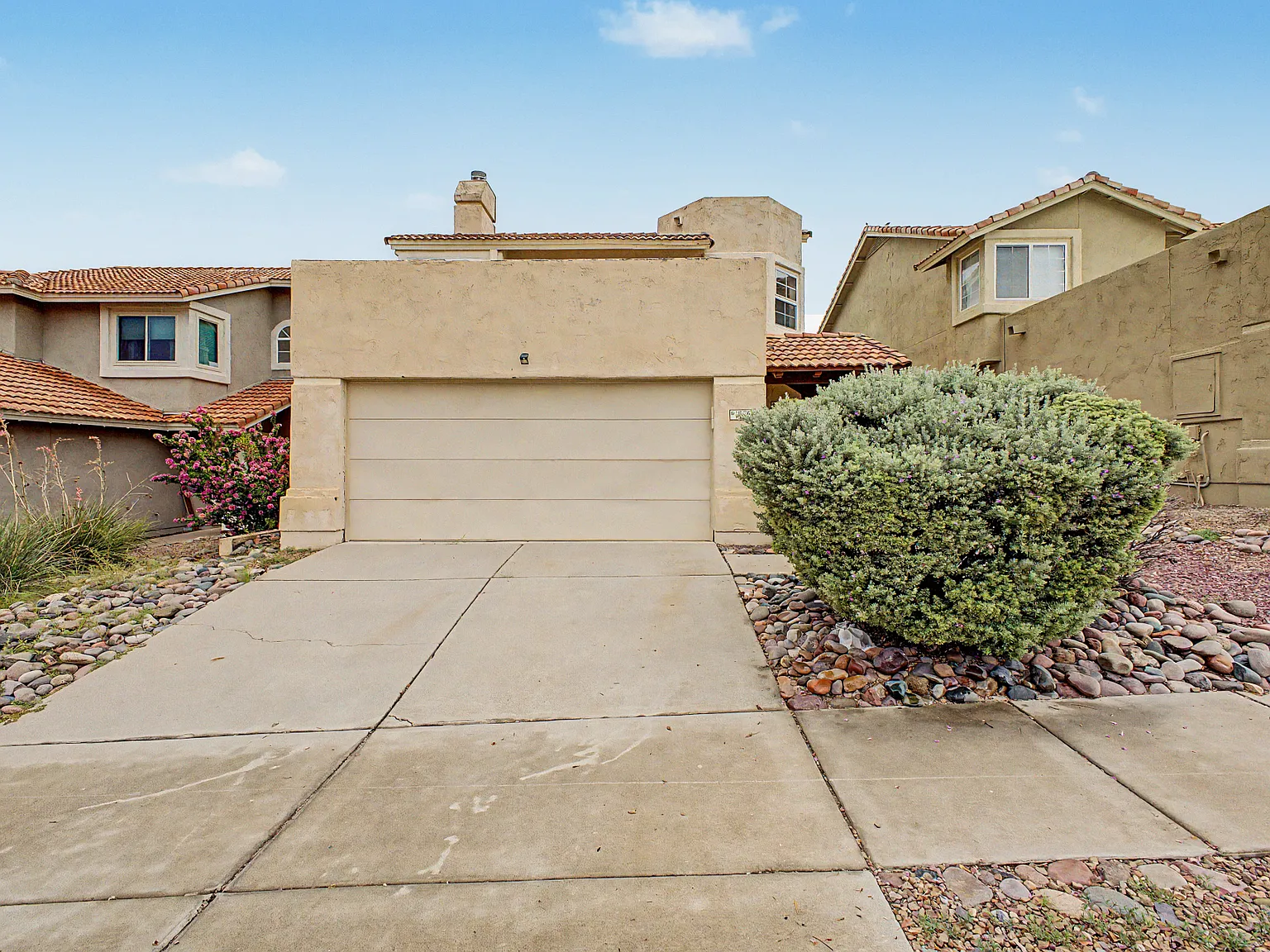 3 bed, 1704 sqft, $2,200 — Photo 1