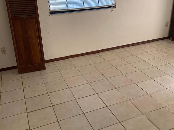 3rd image of 813 Sugar House Dr