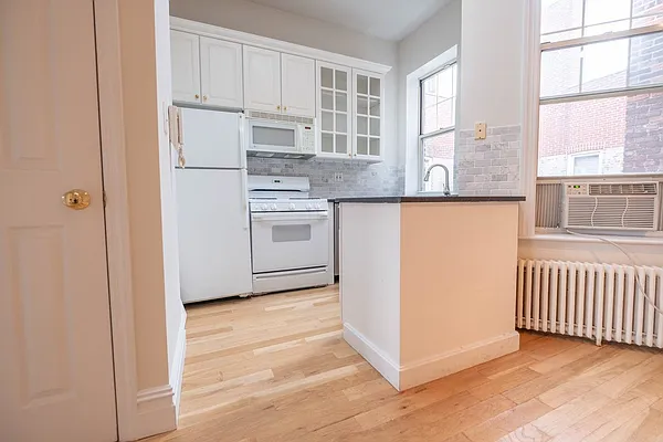 Rented by R A Cohen And Associates Inc | media 31