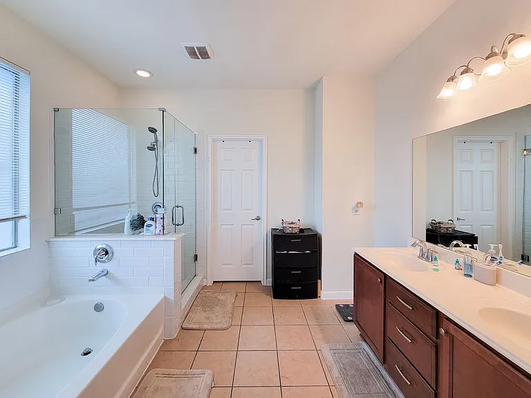 5046 Longlane Dr — Photo 34