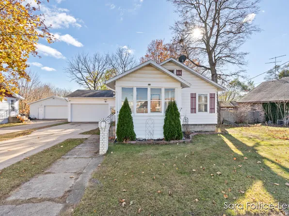 213 W Sycamore St, Wayland, MI 49348